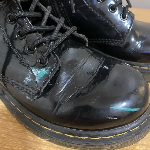 Kids black Dr Marten combat boots, size 1 - Picture 3 of 7